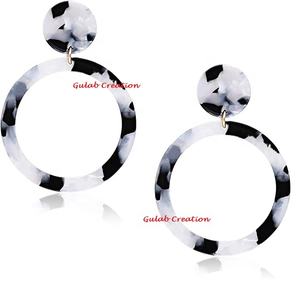 Noir et Blanc Géométrique Cercle Résine Drop Dangle Boucles D'oreilles Moderne À La Main Déclaration Bijoux pour Femmes - Product Image 1