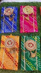 Pochette cadeau Bandhani de luxe faite à la main avec broderie Gota Patti, enveloppe à monnaie traditionnelle pour mariage, sac pour cadeau de retour festif - Product Image 2