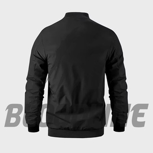 Veste coupe-vent noire pour homme à manches longues avec logo sur la manche gauche, à porter en toutes saisons - Product Image 2