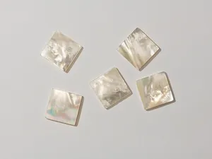 แผ่นเปลือกหอยมุกสีขาวขนาด 20 มม. รูปทรงสี่เหลี่ยม สำหรับงานฝังลาย งานศิลปะโบราณ ลายเทวดา - Product Image 2