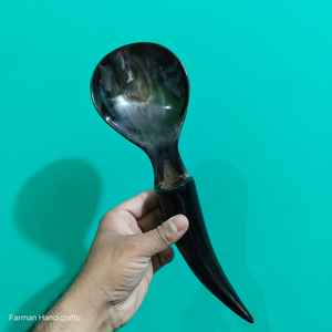 Cuchara para servir ensalada de cuerno de buey auténtico, diseño nuevo, hecha a mano, utensilio de cocina premium a precio económico. - Product Image 1