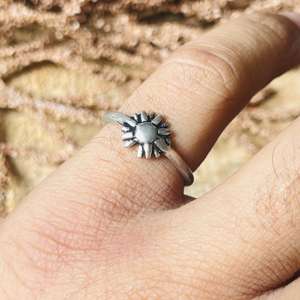 Anillo Boho de Latón con Diseño de Sol Celestial Oxidado para Mujer, Venta al por Mayor - Product Image 4