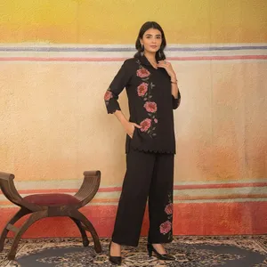 Ensemble deux pièces en coton brodé de fleurs noires pour femmes, col chemise, manches trois quarts, coupe ample, décontracté, élégant, à porter toute l'année - Product Image 5