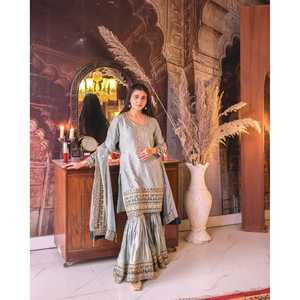 Salwar Kameez de Rayón de Diseño JD - Hermoso Conjunto Gris para Fiesta con Top, Pantalón y Dupatta, Talla L - Product Image 2