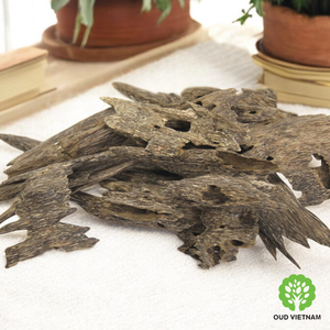 Copeaux de bois d'oud luxueux pour brûler quotidiennement à la maison et pour les occasions spéciales, encens pur du Vietnam, parfum d'agarwood, odeur douce. - Product Image 3