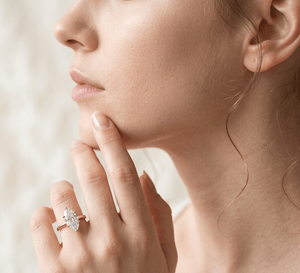 Bague de fiançailles classique pour femme en or 18 carats couleur or, diamant taille marquise excellente, couleur D, cultivé en laboratoire - Product Image 6
