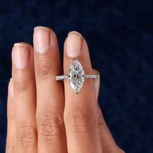 Bague de fiançailles en diamant de laboratoire taille marquise 2 carats avec tige cathédrale, halo caché et sertissage pavé - Product Image 2
