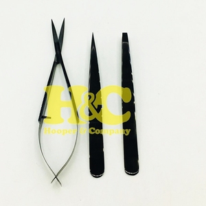 Juego de Pinzas y Tijeras para Cejas de Acero Inoxidable, Sostenible, Color Negro, con 2 Pinzas y Tijeras - Product Image 1