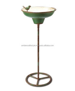 Baño para pájaros de metal ornamentado, comedero de agua para jardín exterior, recipiente de hierro decorativo, resistente al óxido, diseño artístico. - Product Image 5