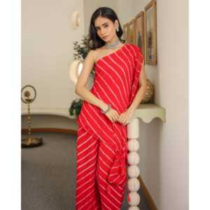 Ensemble Kurta Rouge Asymétrique Lorient pour Usage Quotidien, Taille XS, Coupe Ample et Transparente, Service de Traitement Manuel - Product Image 5