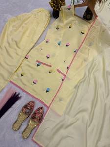 Traje Salwar Amarillo para Mujer, Estilo Romano, de Algodón Chanderi, con Bordado de Lentejuelas, Costuras Florales, Corte Regular, Tradicional Indio-Pakistaní - Product Image 3