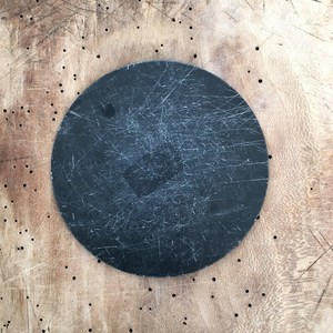 Sous-verre décoratif rond vintage en marbre noir, accent en pierre naturelle pour la décoration intérieure - Product Image 1