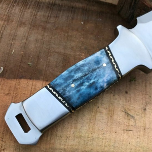 Couteau de chasse artisanal en acier D2 avec manche en os de chameau teinté bleu, lame fixe polie, étui en cuir marron - Product Image 3