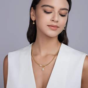 Mangalsutra minimalista con diamantes talla pera en oro – Collar nupcial moderno con cuentas negras y elegante colgante de diamantes - Product Image 1