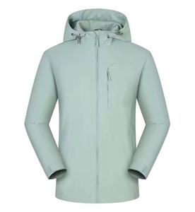 เสื้อแจ็คเก็ตกันลมกันน้ำระบายอากาศได้ดี สไตล์ไฮสตรีทสำหรับผู้ชาย สีพื้นแบบกำหนดเอง เสื้อคลุมสำหรับกิจกรรมกลางแจ้ง - Product Image 4