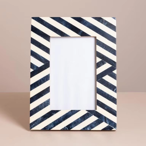 Cadre photo naturel tendance avec incrustation de toile, accessoires d'album photo en bois et résine, fabriqué en Inde pour un usage domestique - Product Image 1