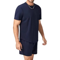Ensemble coordonné de luxe pour homme en tissu ultra-lisse et respirant, t-shirt à manches courtes et short assortis, tenue décontractée haut de gamme pour l'été