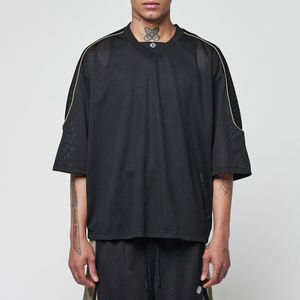 Maillot de football américain surdimensionné en maille premium avec passepoil contrastant, épaules tombantes, style streetwear, personnalisable OEM, coupe carrée, col en V uni - Product Image 4