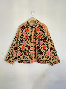 เสื้อแจ็คเก็ตกำมะหยี่สีแทนพรีเมียม ปักลายดอกไม้รอบตัวด้วยมือ โทนสีส้มอบอุ่น เสื้อโค้ทฤดูหนาว - Product Image 2