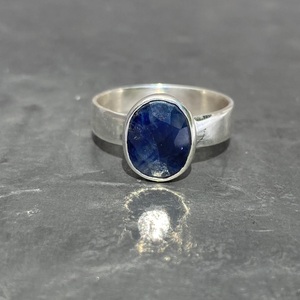 Anillo de plata con zafiro azul, piedra preciosa natural, plata de ley 925, hecho a mano, todos los tamaños, joyería para venta al por mayor. - Product Image 1