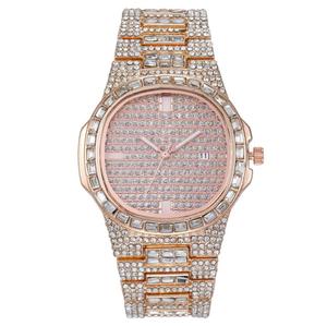 Reloj de pulsera para mujer, modelo 2020, con combinación de colores dorados, correa de aleación, diamantes de imitación, cuarzo, cristal, de un exportador indio. - Product Image 2