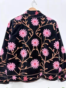 เสื้อแจ็คเก็ตกำมะหยี่สีดำปักลายดอกไม้สไตล์ซูซานี แขนยาว คอตั้ง ทำมือ สไตล์โบฮีเมียน เสื้อโค้ทผู้หญิงสำหรับฤดูใบไม้ร่วง - Product Image 4
