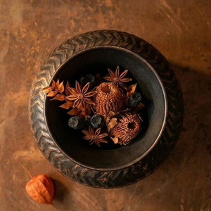 Elegante Florero Artesanal con Textura Ondulada y Acabado Antiguo, Ideal para Decoración de Hogares de Lujo, Bodas y Jardines - Product Image 3