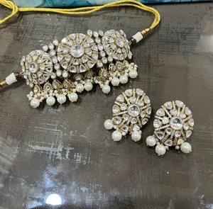 Magnifique ensemble de collier ras-de-cou en laiton plaqué or de qualité supérieure avec moissanite classique pour femme, collection pour occasions spéciales - Product Image 2