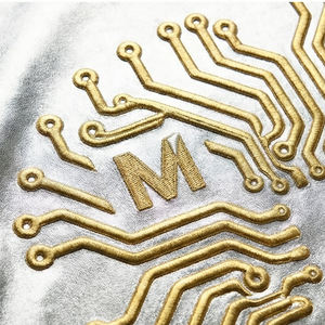 Camiseta gráfica oversize de lujo moderna, estilo streetwear y techwear, con diseño futurista de circuitos, de MALUZA INDUSTRIES. - Product Image 5