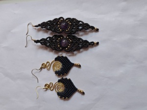 Boucles d'oreilles en macramé marron foncé faites à la main, perles d'améthyste, accent doré, bijoux bohèmes pour femmes - Product Image 4