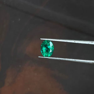 Esmeralda Verde Zambiana Natural de 6x8 mm, Corte Ovalado, Pulida, para Joyería - Product Image 1