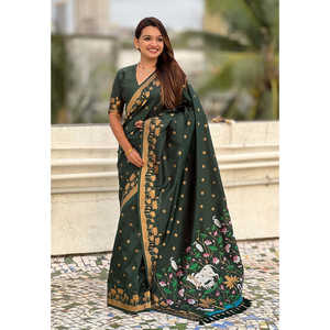 Sari de Seda Pichwai Tejido con Hilo Zari Verde Botella de Elite Weaves, Vestido Elegante para la Noche, 650g - Product Image 1