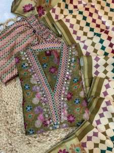 Ensemble pantalon élégant en soie Zarna coupe droite avec dupatta numérique - Product Image 2