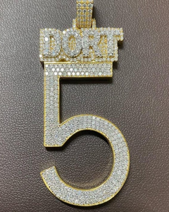 จี้ห้อยคอแบบสั่งทำพิเศษ ประดับเพชรโมอิสซาไนต์ VVS รูปตัวอักษรเลขนำโชค สไตล์ฮิปฮอป แร็ปเปอร์ จี้ห้อยคอแบบสองสี - Product Image 1