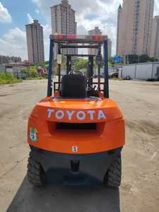 Montacargas Diésel Toyota FD50 de 5 Toneladas con Bomba de Caja de Cambios y Motor de Alto Rendimiento, Usado para Almacén - Product Image 4