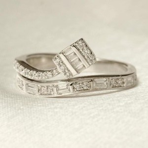 แหวนมอสซาไนต์ทรงต่างๆ หลายแบบ ดีไซน์ไขว้ วงแหวนเงินแท้ 925 ของแท้ พร้อมของขวัญสำหรับงานปาร์ตี้ ดีไซน์สวยเก๋ไม่ซ้ำใคร เครื่องประดับสุดเซอร์ไพรส์ - Product Image 1