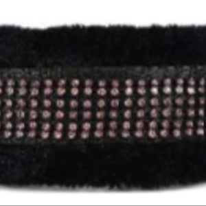 Collier pour chien en fourrure de luxe, collier moelleux pour animaux de compagnie avec boucle en métal noir, qualité export du fabricant Divine International - Product Image 1