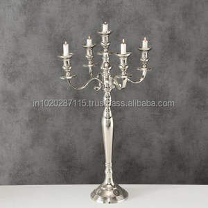 Candelabros de aluminio con cinco portavelas para un arreglo de iluminación espectacular en interiores de estilo vintage - Product Image 1