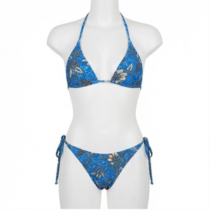 Conjunto de bikini de 2 piezas con estampado floral azul para mujer, cuello halter, parte inferior con lazo lateral, traje de baño elástico - Product Image 1