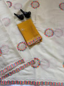 Sari en soie brodé Rangoli pour femmes - Product Image 1