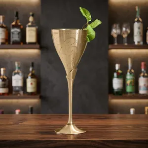 Copa de Martini de Latón Hecha a Mano, Elegante Acabado Dorado, Copa de Cóctel con Tallo, Vajilla Metálica Grabada, Artículos de Bar de Lujo, Decorativos - Product Image 5