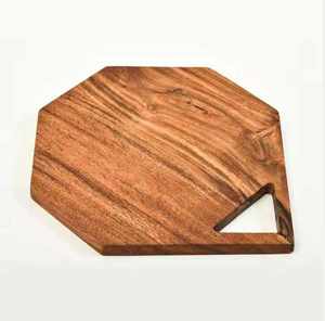 Tabla de Cortar Rectangular de Madera de Acacia Lisa de Doble Cara Personalizada con Asa, de Alta Calidad, Sostenible y Apta para Lavavajillas - Product Image 4