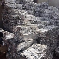 Déchets d'aluminium 6063 prêts pour l'extrusion en four, offrant une efficacité de fusion fiable pour les applications industrielles