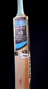 Bate de críquet Ihsan Sports Victory V3 Edition ligero de madera de sauce inglés con agarre extra y lámina anti-desgaste incluida - Product Image 2