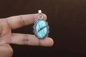 Pendentif en labradorite bleue naturelle, style bohème, bijoux en argent sterling 925, collier en pierres précieuses fait main, cadeau de Noël unique pour femmes - Product Image 3