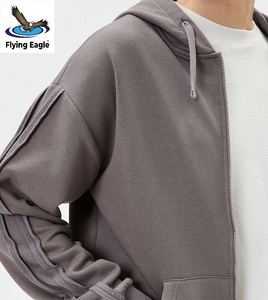 Survêtement de sport personnalisé pour homme, tenue de jogging respirante et légère pour la course et l'entraînement - Product Image 5