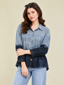 เสื้อเชิ้ตผู้หญิงผ้าวิสโคสลายมัดย้อม แขนยาว ทรงหลวม สไตล์ลำลอง สำหรับฤดูใบไม้ผลิและฤดูร้อน สีน้ำเงินไล่เฉดลายป๊อปลิน - Product Image 3
