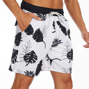 Shorts décontractés pour hommes gris clair, écologiques, imprimés par sublimation tie-dye, en satin, séchage rapide, taille mi-haute, avec cordon de serrage et poches - Product Image 3