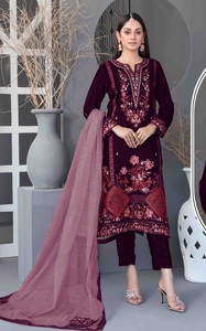 Traje de terciopelo semicompuesto con bordado de lentejuelas para la colección de trajes indios y pakistaníes - Product Image 3