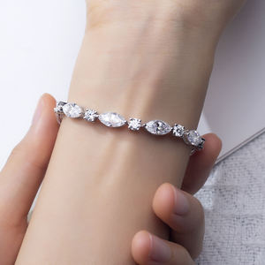 กำไลข้อมือเพชรโมอิสซาไนต์ทรงผสมแบบลูกแพร์และทรงกลมต่อชิ้น กำไลเทนนิสทองคำสำหรับเธอ - Product Image 3